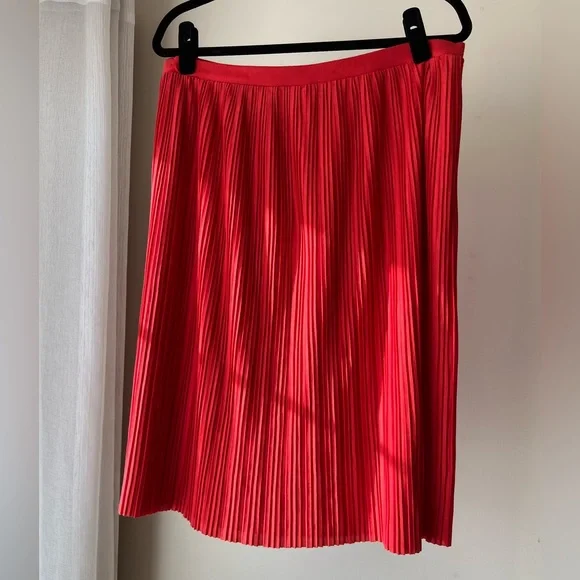 Vibrant red-orange pleated a-line skirt - Picture 3 of 10